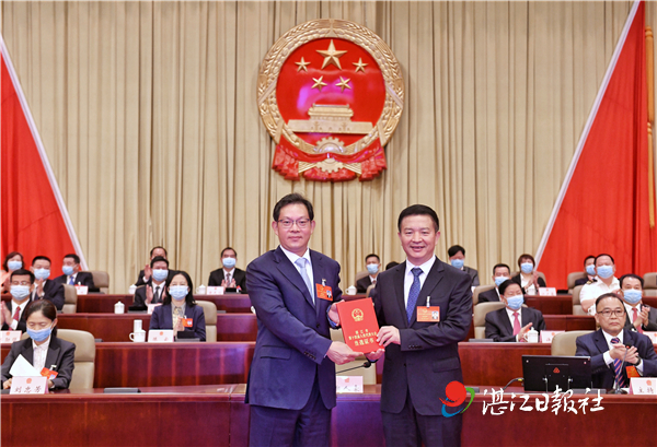 杰夫集团董事长谢建龙出席湛江市人代会第七次会议(图2)